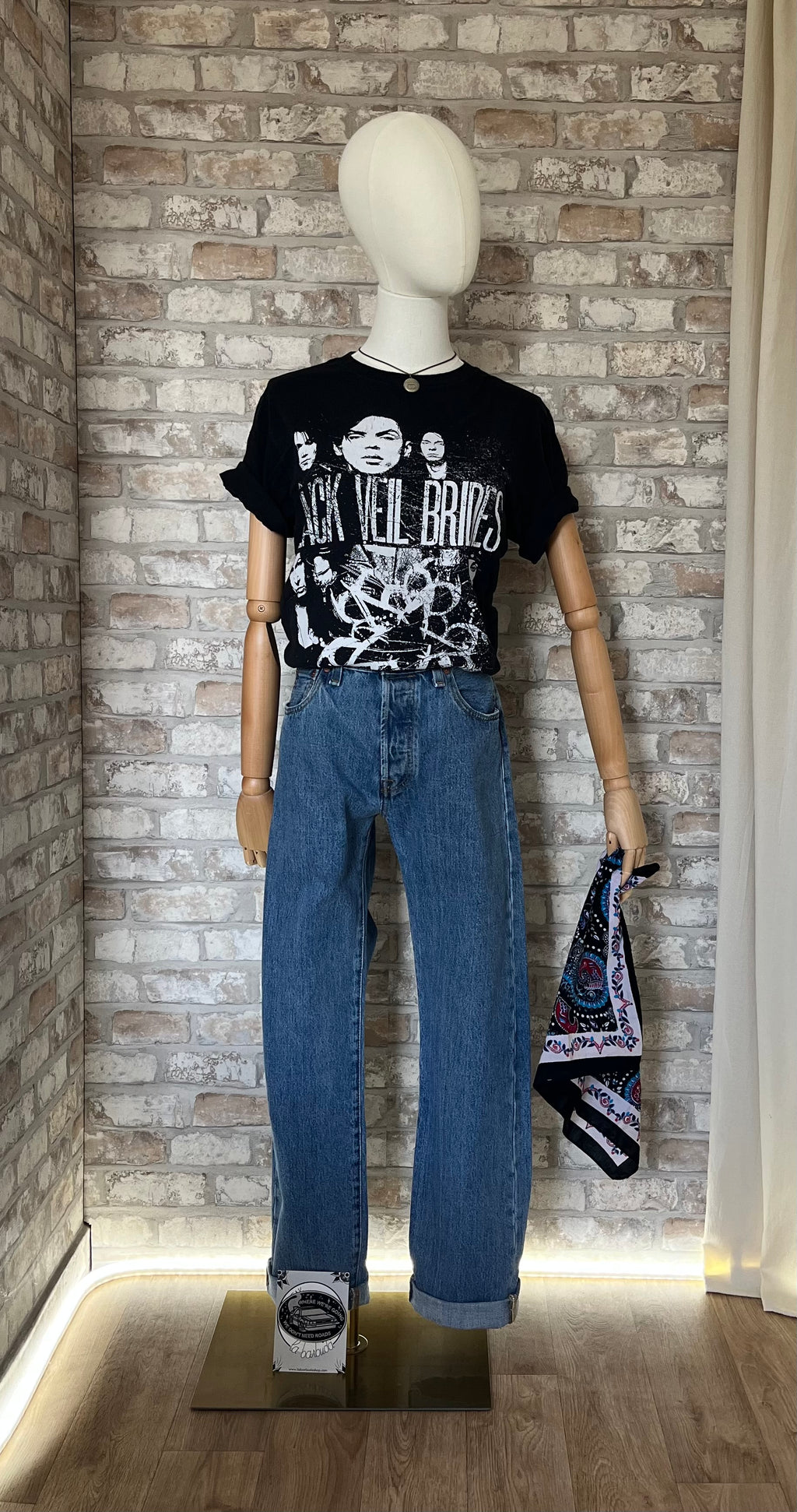T-Shirt Black Veil Brides | Portrait Band / Jean levis 501 / Bandana vintage / Patch La Barbuda - Retour vers le futur / Ras de cou Les bijoux de Sophie 