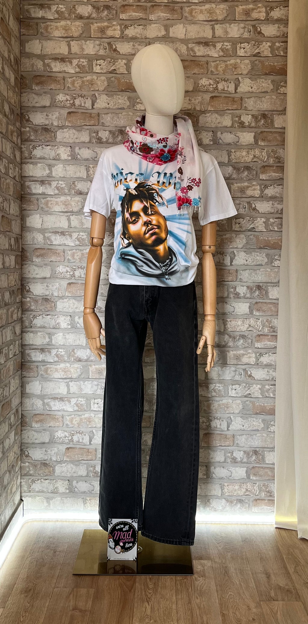 Tshirt Juice Wrld / jean 505 / Foulard Girly Flowers / Patch La Barbuda We are All mad here
