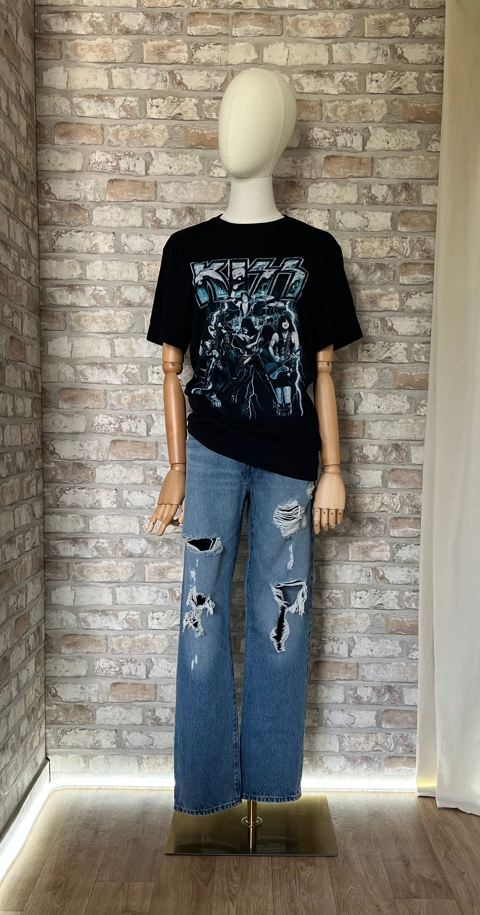 T-Shirt KISS et jean levis 501 distressed