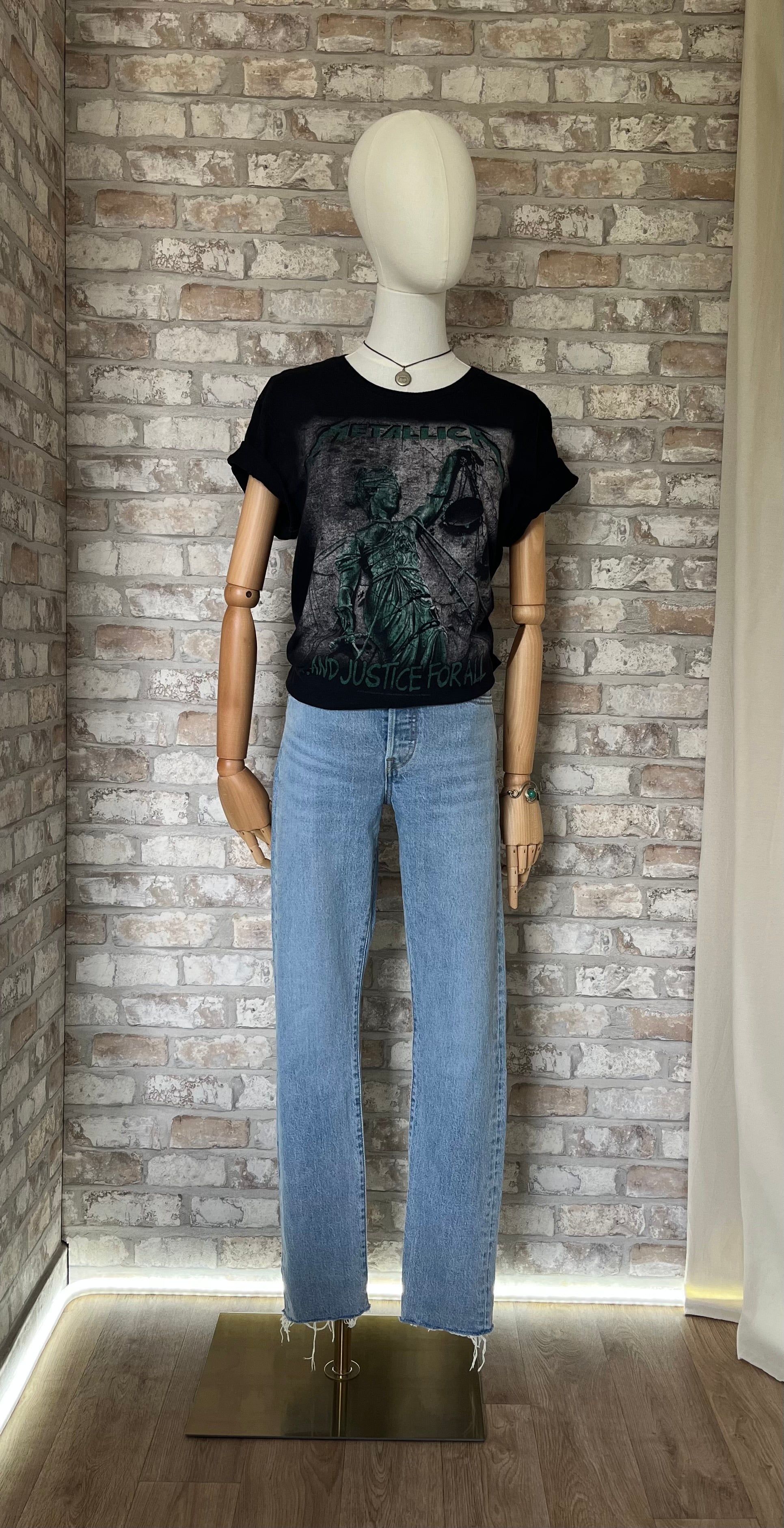 T-Shirt Metallica et jean levis 501 skinny raw hem 