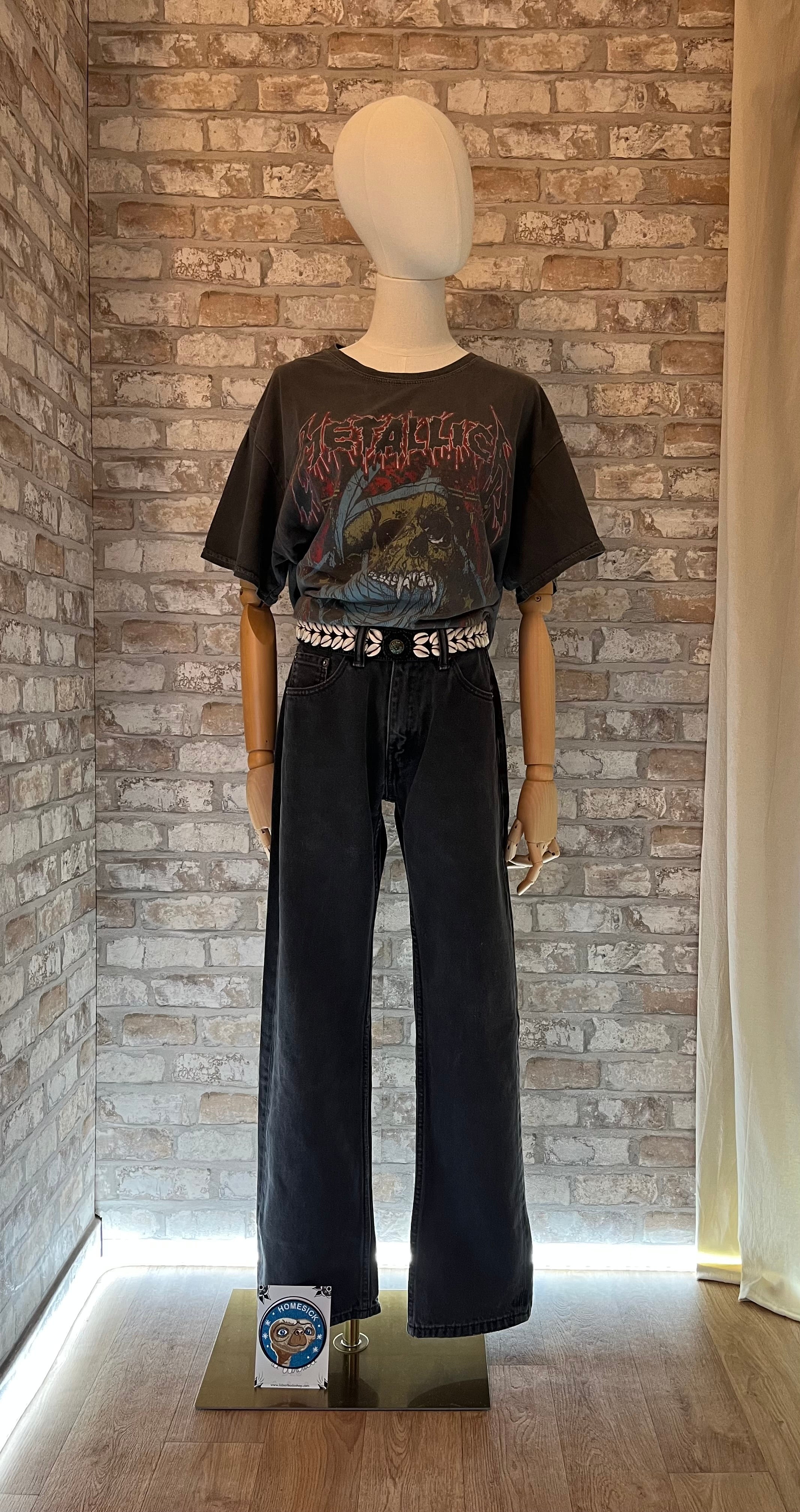 T-Shirt Metallica/jean 505 levis/ ceinture Cauris / patch La Barbuda E.T