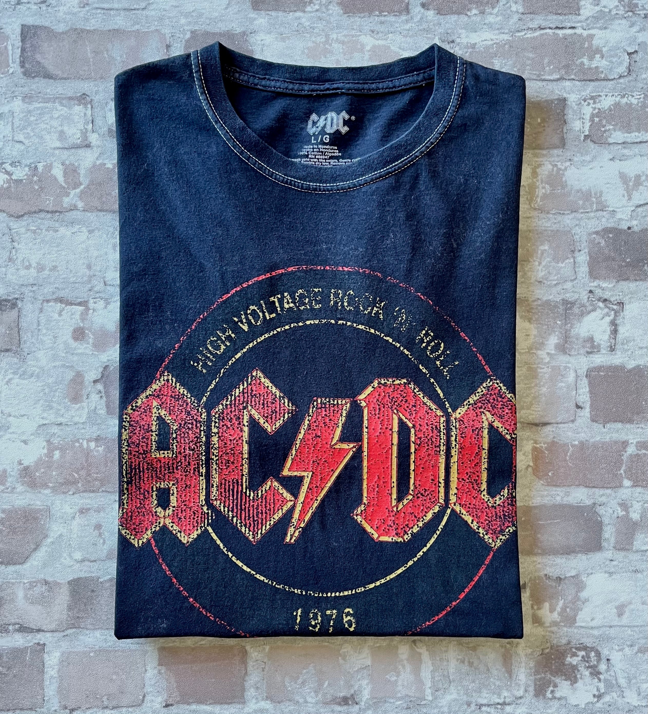 T-Shirt AC/DC "High Voltage Tour" 1976 United Kingdom | Ré-édition Premium