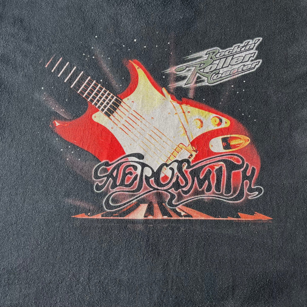 T-Shirt Vintage | Aerosmith Rockin' Roller Coaster Disney World | Officiel / gros plan imprimé et tissu duveteux / boulocheux
