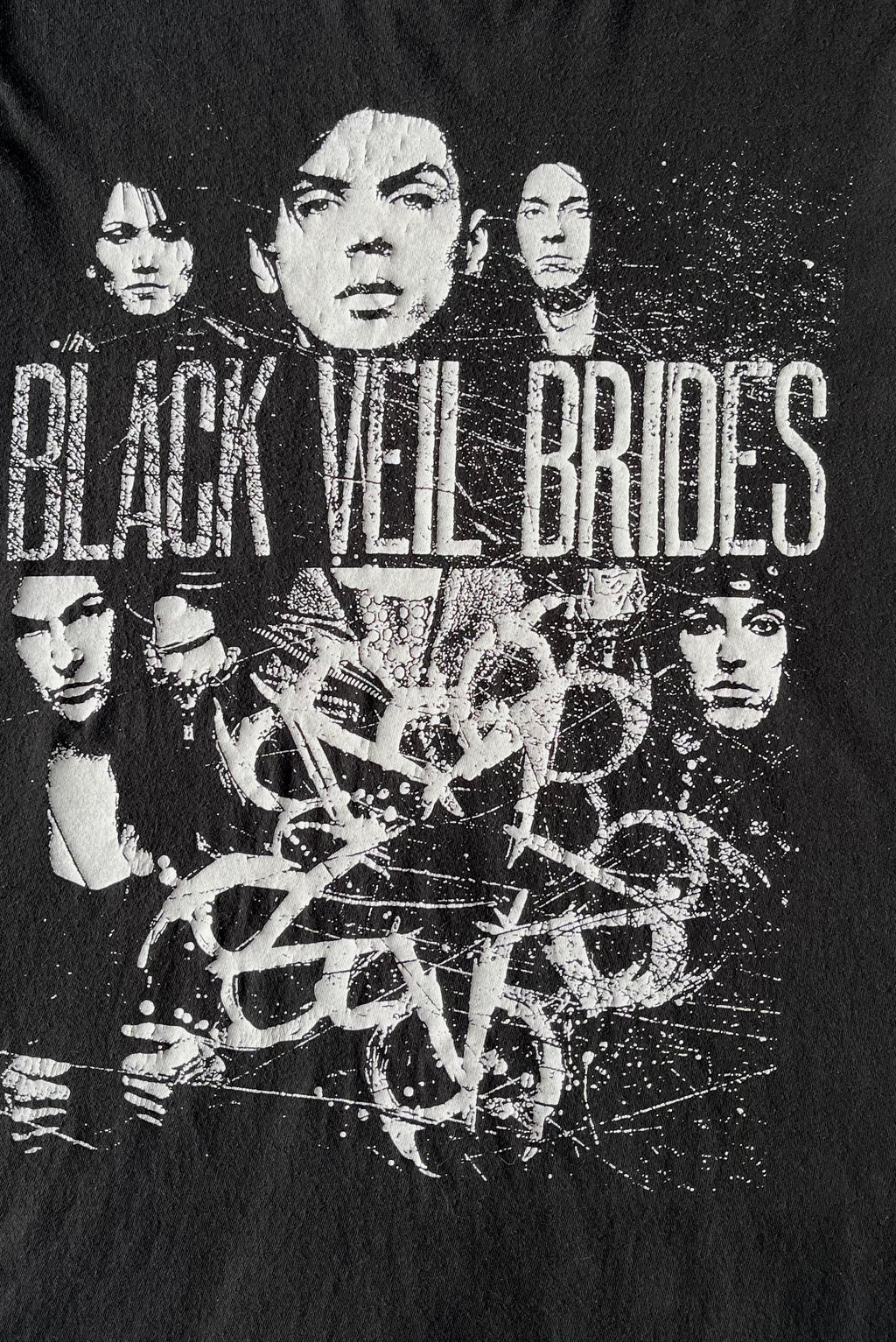 T-Shirt Black Veil Brides | Portrait Band | Merch Original Bay Island | Noir & Blanc / gros plan