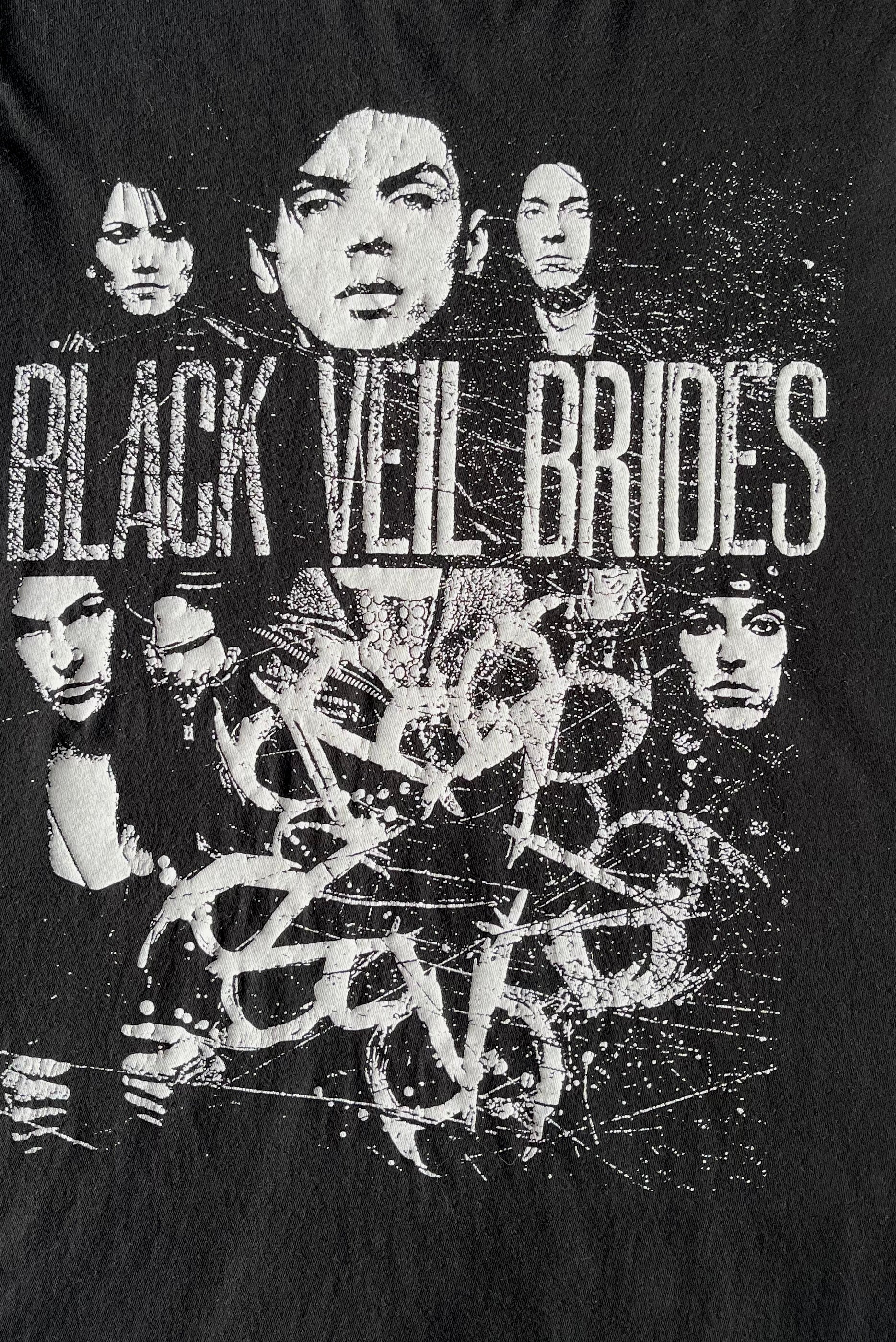 T-Shirt Black Veil Brides | Portrait Band | Merch Original Bay Island | Noir & Blanc / gros plan
