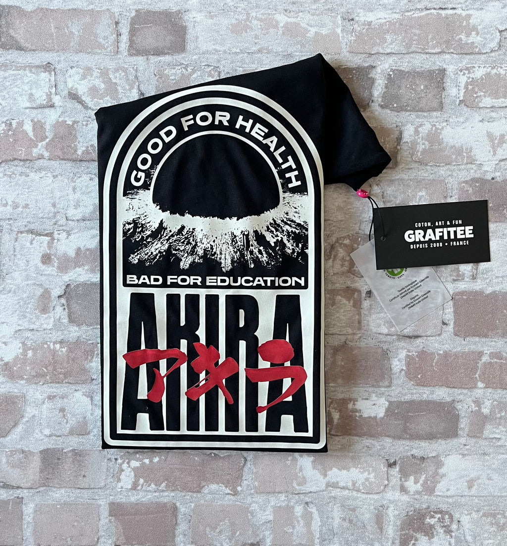 Tshirt Grafitee AKIRA à plat plié