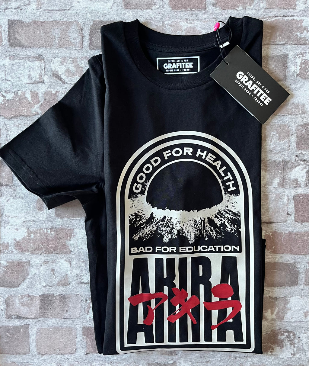 Tshirt Grafitee AKIRA à plat, plié