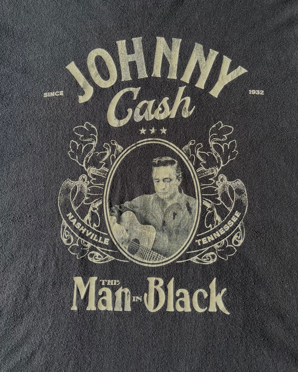 T-Shirt Johnny Cash | The Man in Black | Nashville Tennessee | Rock & Country Style / gros plan imprimé et tissu