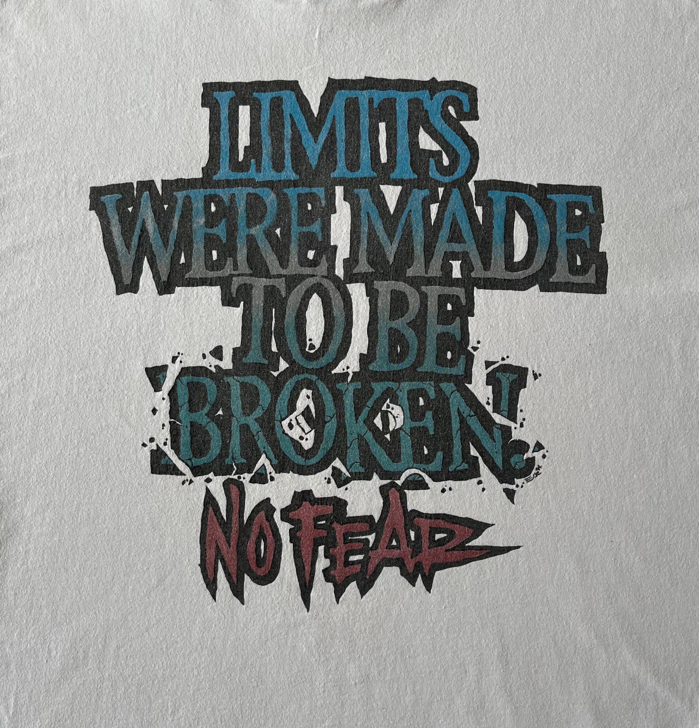 T-Shirt No Fear | White & Back Print "Limits Were Made To Be Broken" | Vintage 90s / gros plan dos