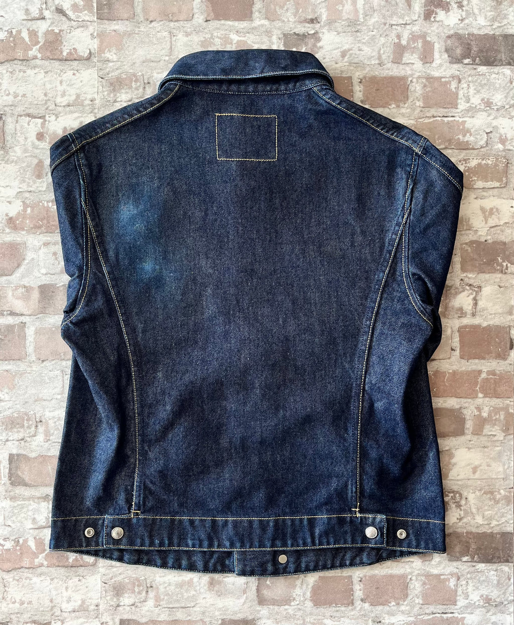 Veste en Jean Brut | Levi's Engineered Jeans - Coupe Courte Ajustée | Vintage 00s / de dos manches repliées