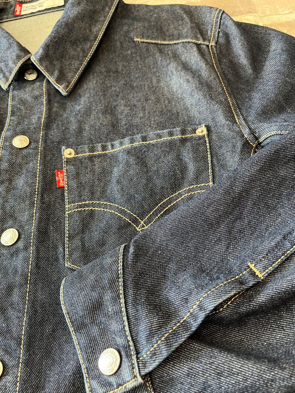 Veste en Jean Brut | Levi's Engineered Jeans - Coupe Courte Ajustée | Vintage 00s / détails