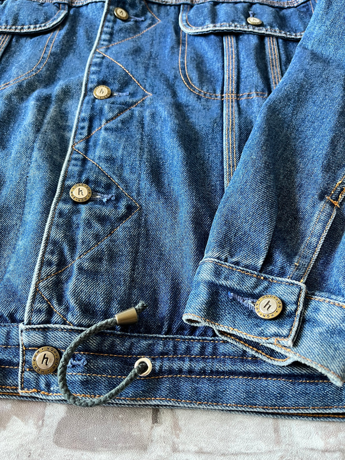 Veste en jean vintage Horizons Outerwear des années 90 de style chore jacket en denim bleu délavé / détails