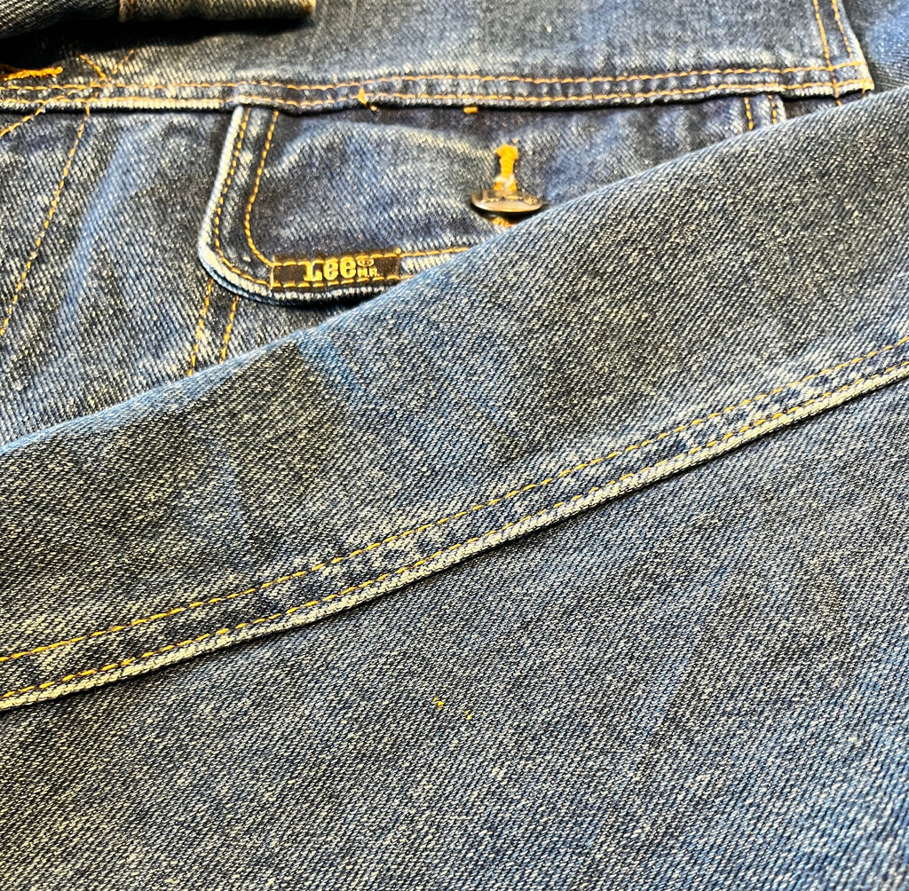 Veste en Jean Lee Vintage Customisée | Aigle Majestueux Peint Au Dos | 90s-00s / taches bis