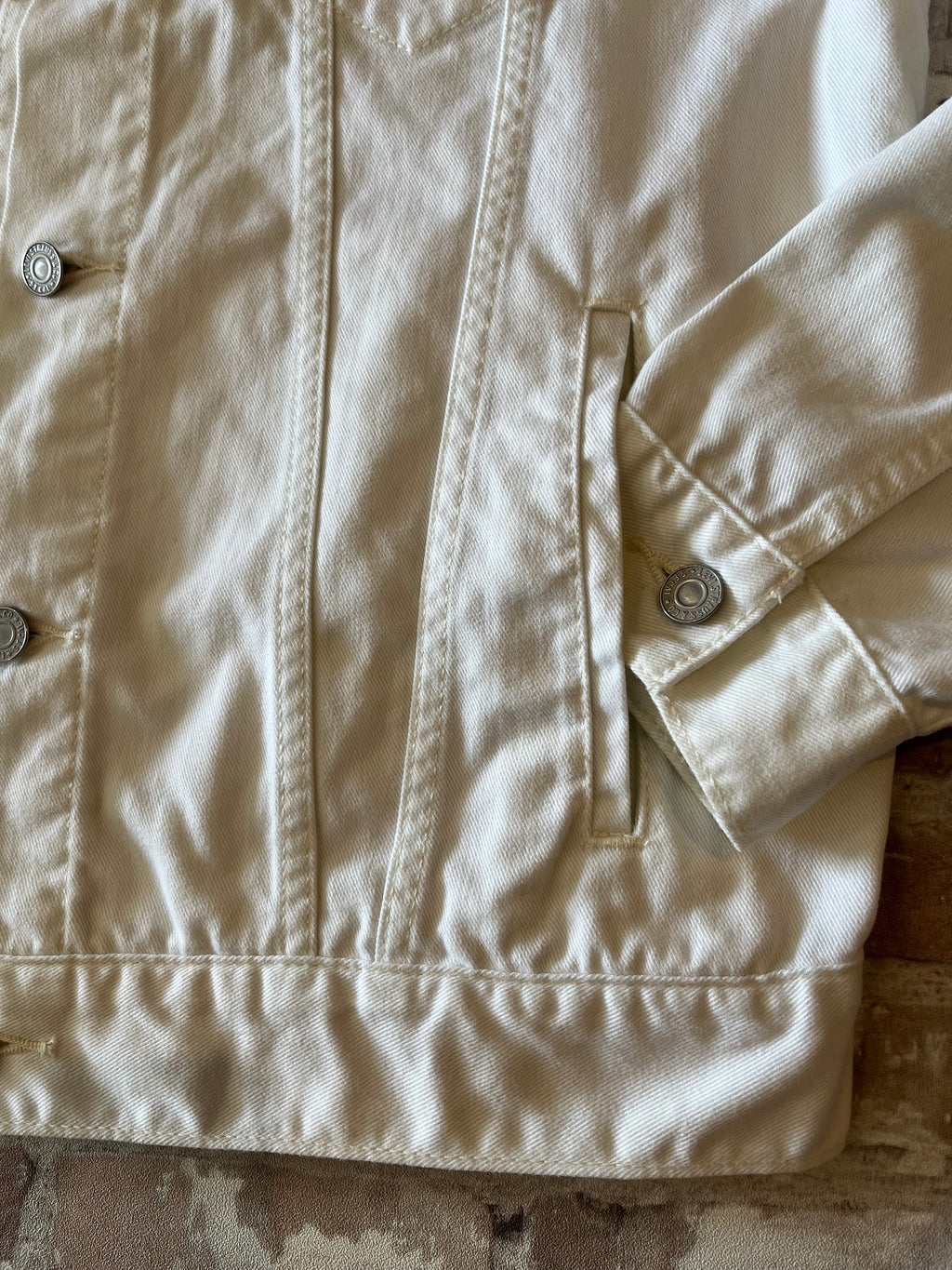 Veste en Jean Levi's Blanche | Vintage Moderne / détails poche et poignet