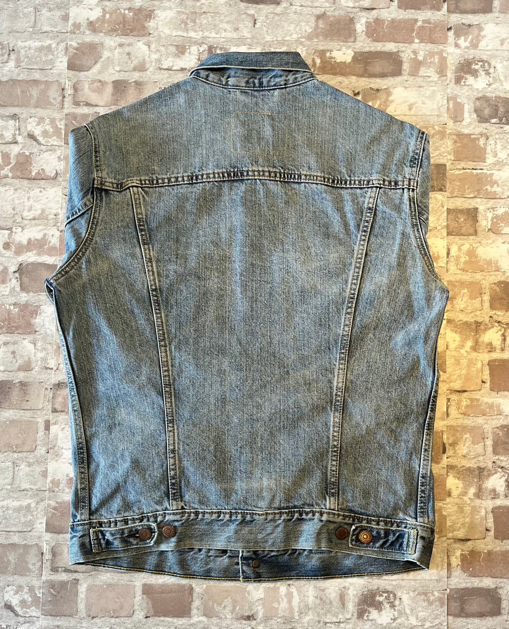 Veste en Jean Levi's | Trucker Jacket | Vintage Moderne | Mexique / de dos manches pliées