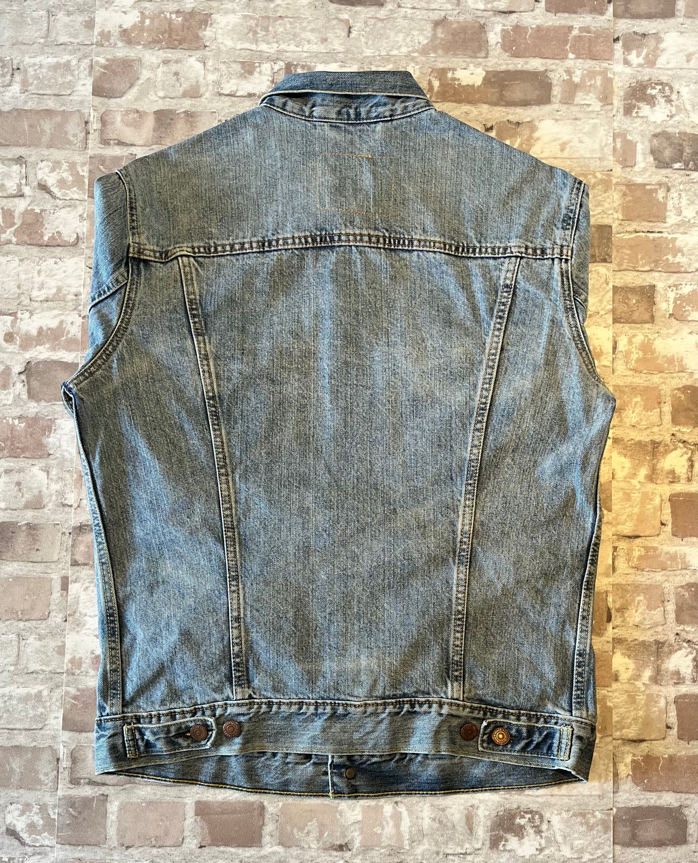 Veste en Jean Levi's | Trucker Jacket | Vintage Moderne | Mexique / de dos manches pliées