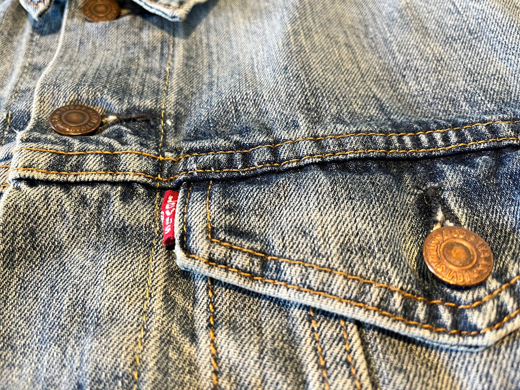 Veste en Jean Levi's | Trucker Jacket | Vintage Moderne | Mexique / détails red tab et boutons patinés