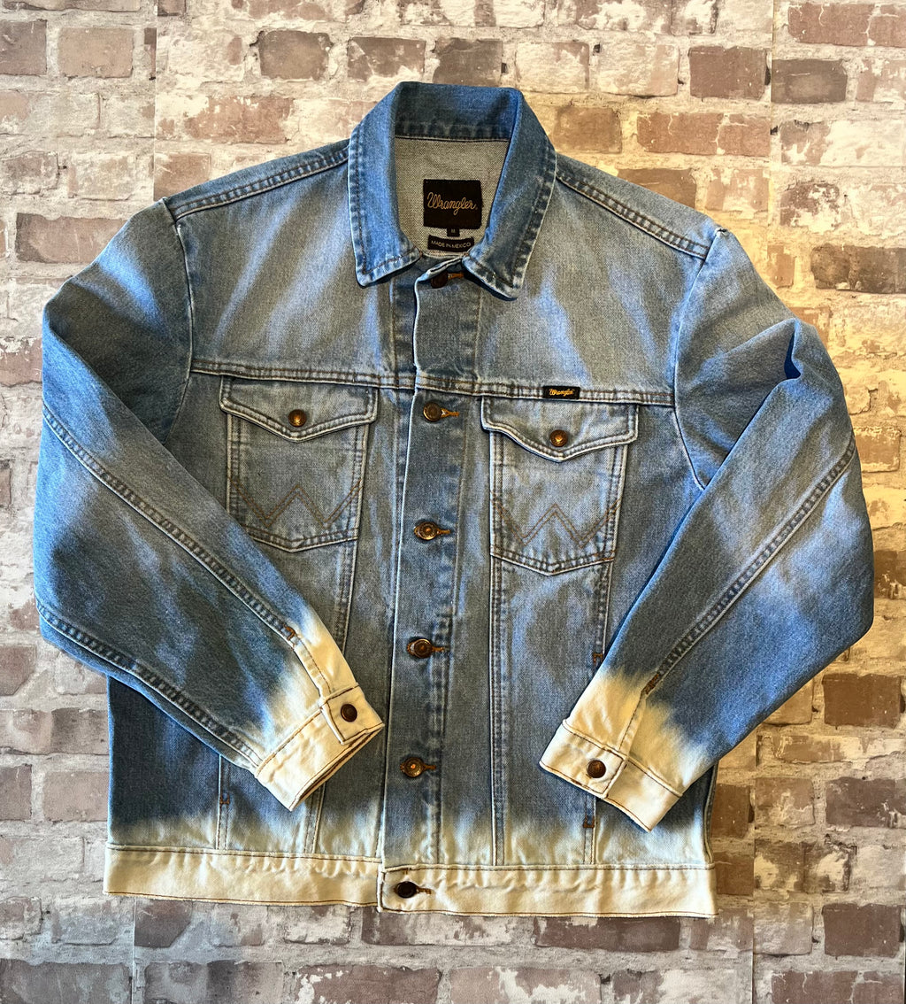 Veste en Jean Wrangler Vintage Customisée | Délavage Ombré Unique | 90s-00s / face avant à plat