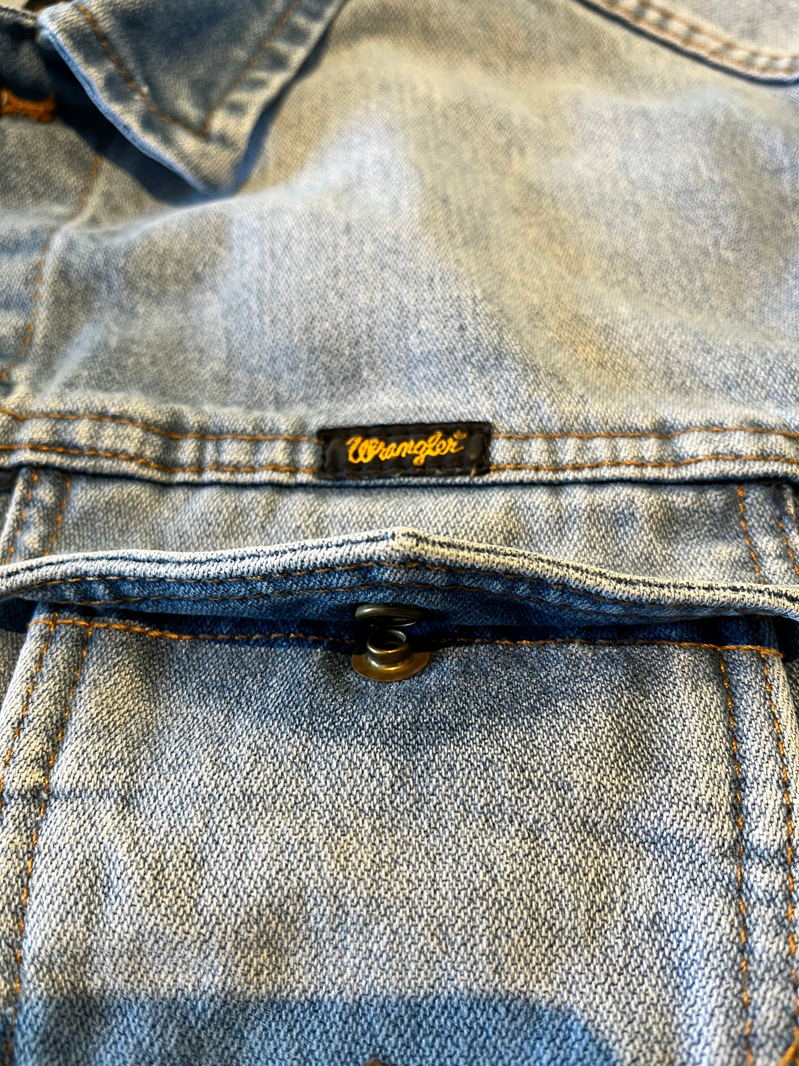 Veste en Jean Wrangler Vintage Customisée | Délavage Ombré Unique | 90s-00s / détails bouton pression et logo poche