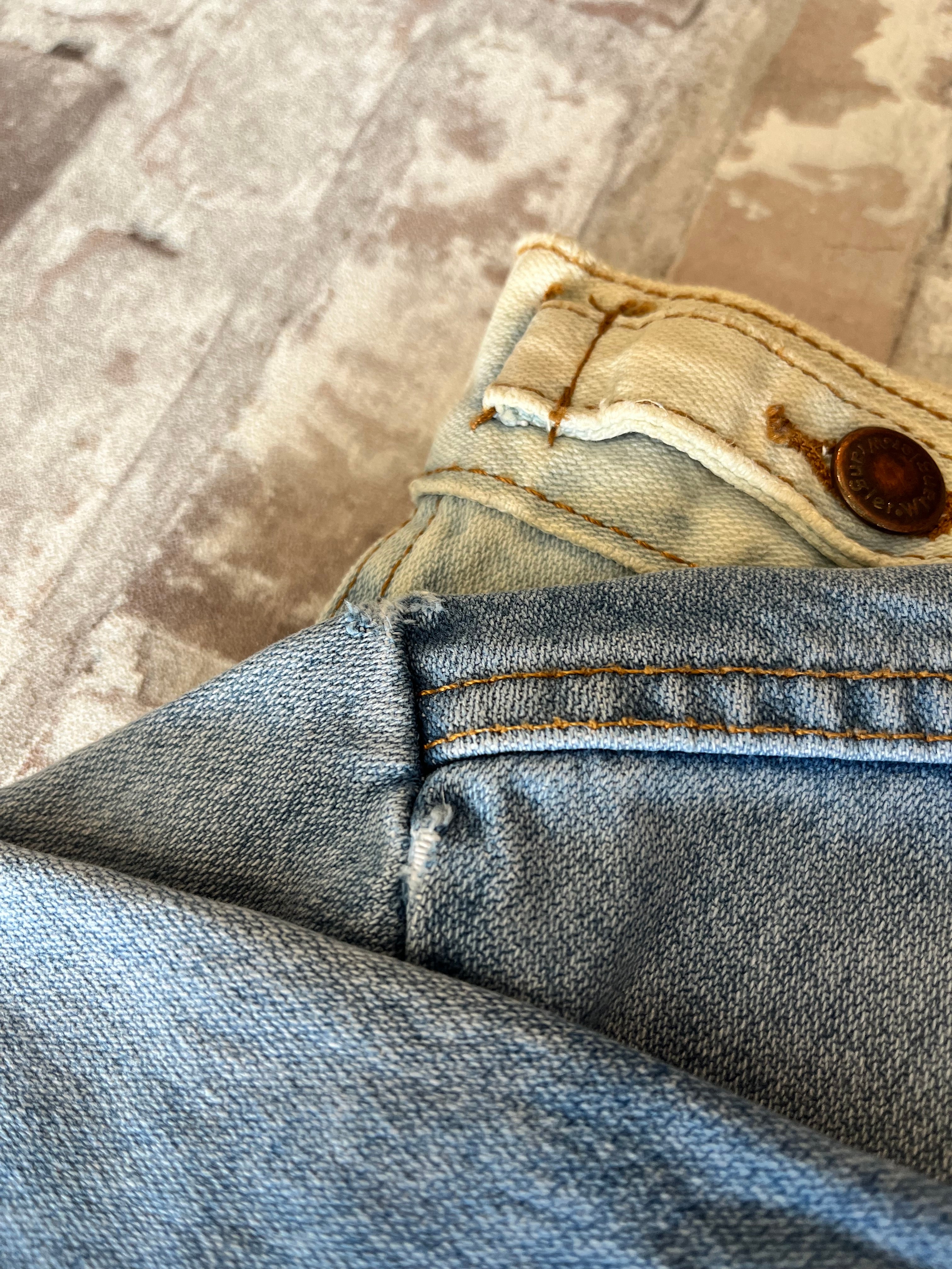 Veste en Jean Wrangler Vintage Customisée | Délavage Ombré Unique | 90s-00s / déchirures épaule