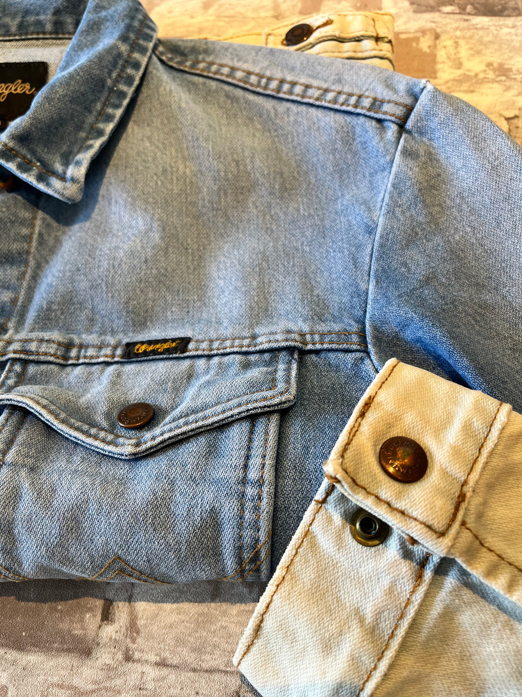 Veste en Jean Wrangler Vintage Customisée | Délavage Ombré Unique | 90s-00s / détails