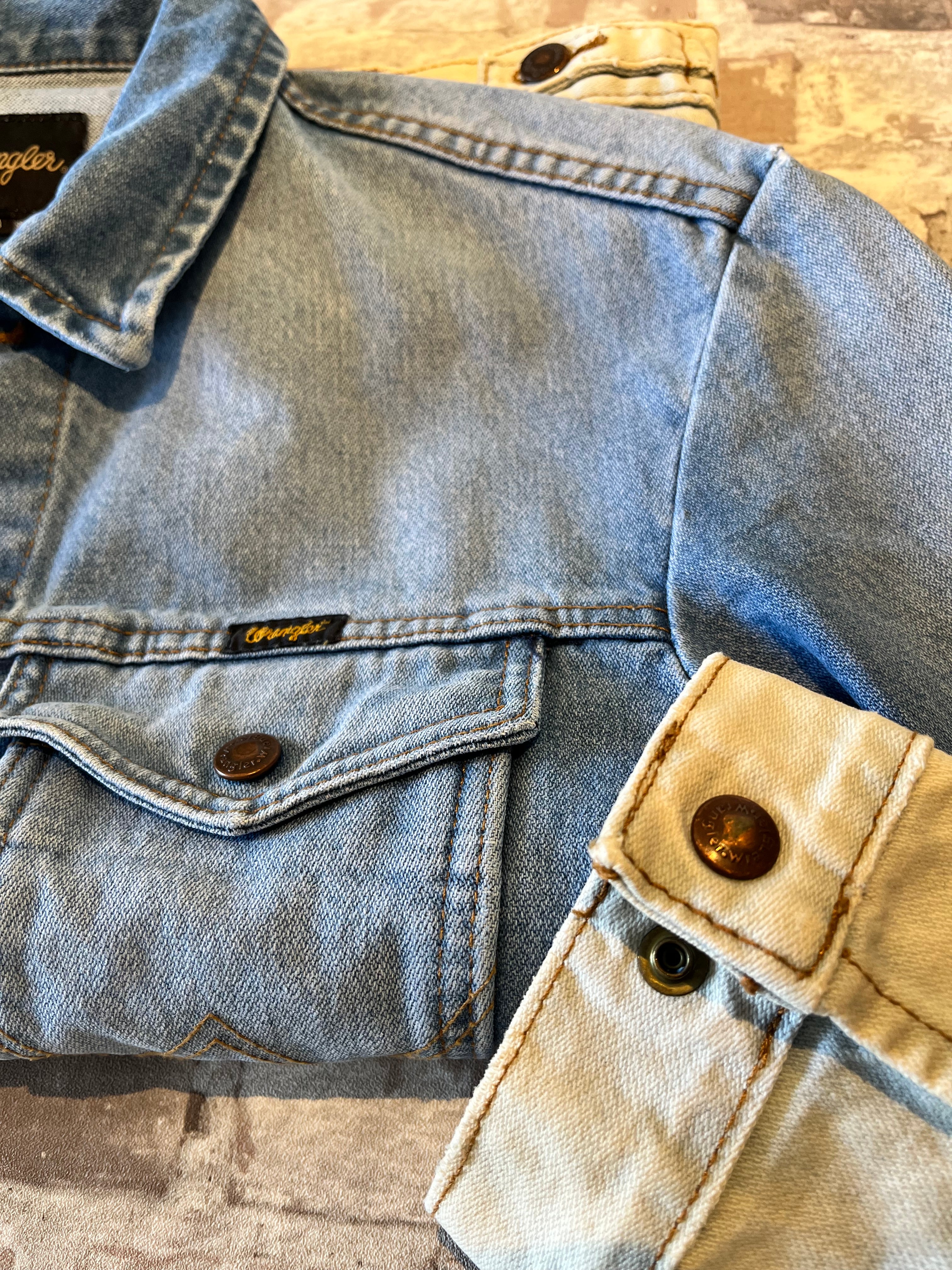 Veste en Jean Wrangler Vintage Customisée | Délavage Ombré Unique | 90s-00s / détails