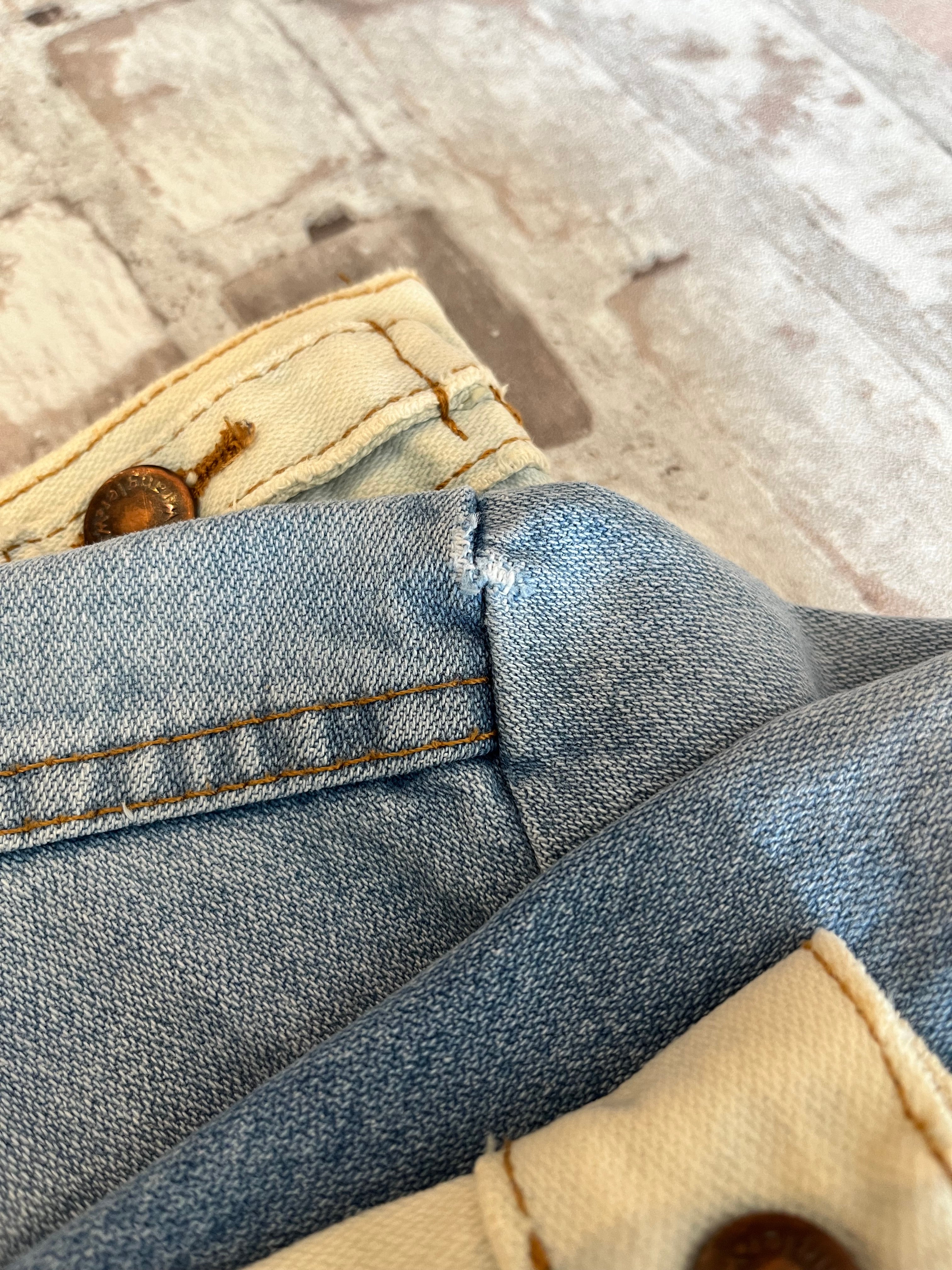Veste en Jean Wrangler Vintage Customisée | Délavage Ombré Unique | 90s-00s / déchirure épaule