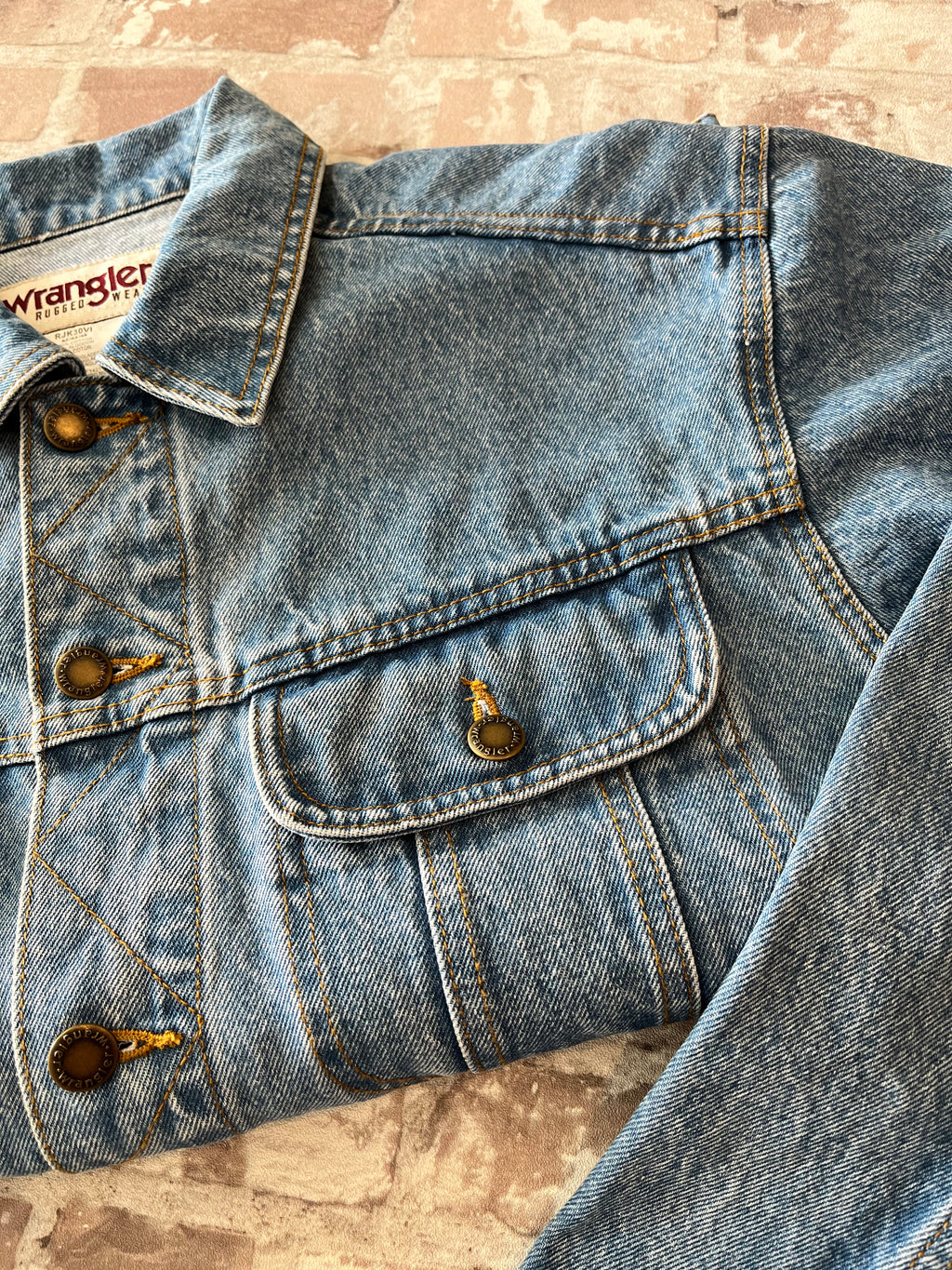 Veste en Jean Wrangler Rugged Wear Vintage | Coupe Trucker | 90s-00s / poche boutonnière et col 