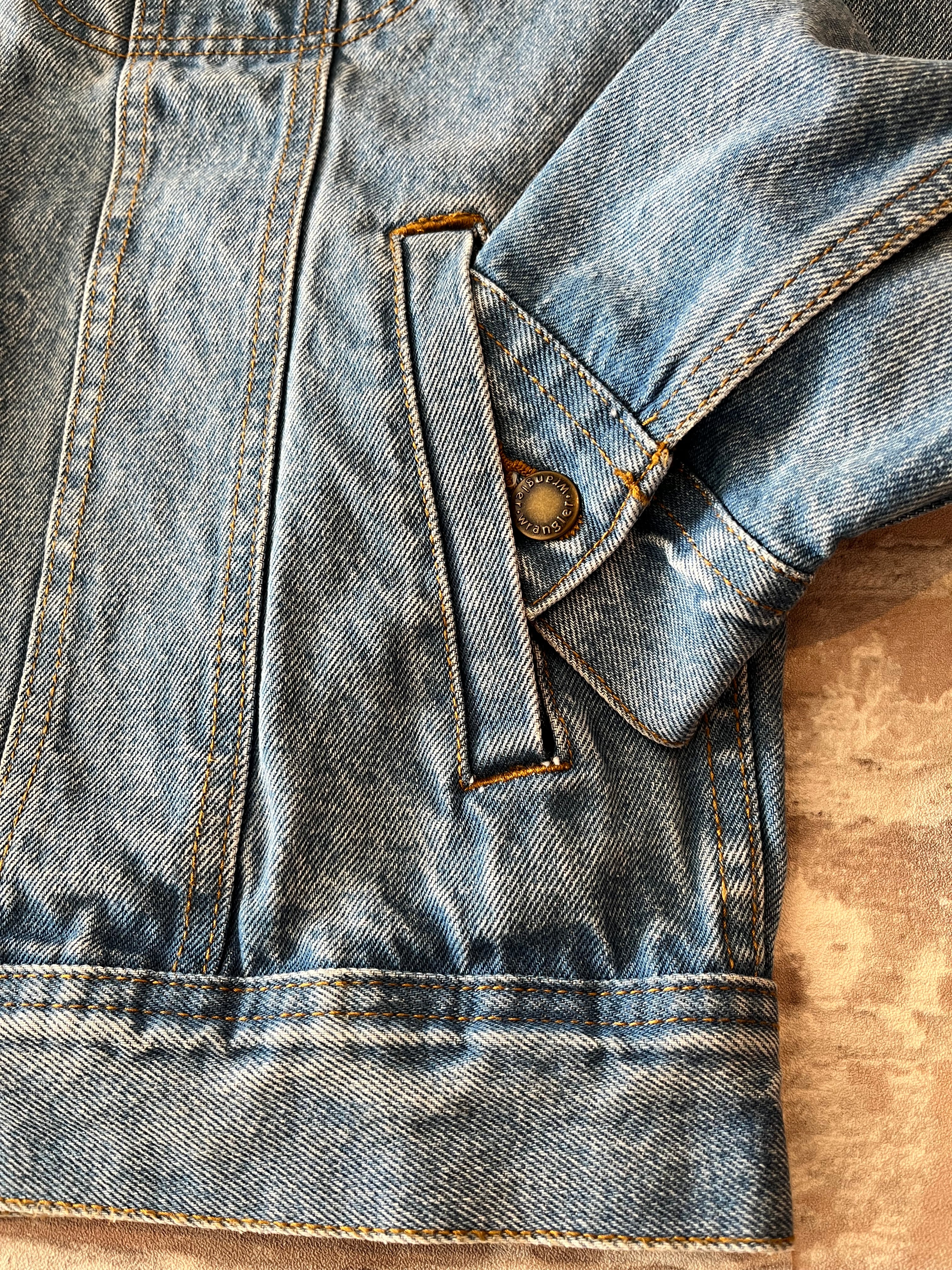 Veste en Jean Wrangler Rugged Wear Vintage | Coupe Trucker | 90s-00s / détails poche et poignet