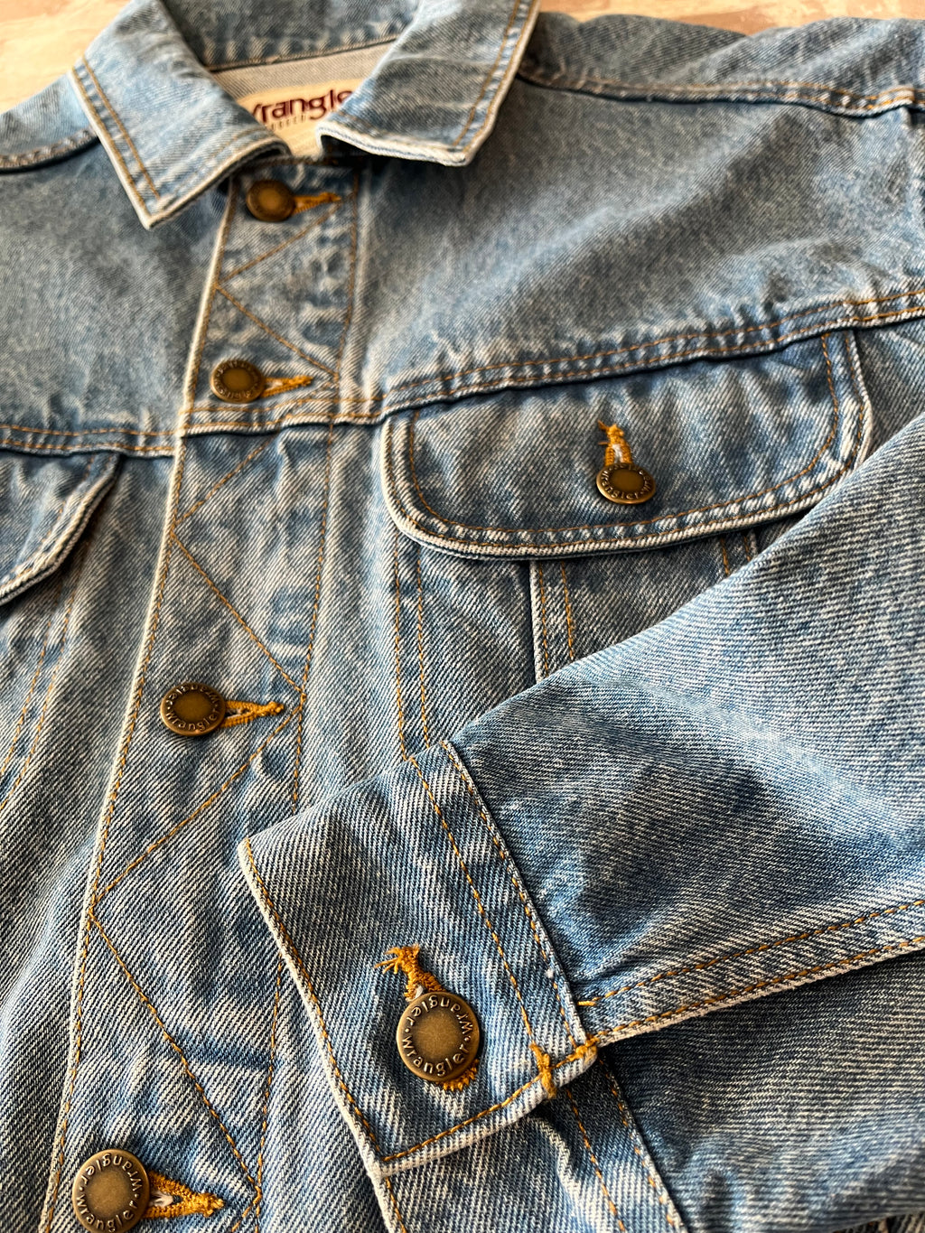 Veste en Jean Wrangler Rugged Wear Vintage | Coupe Trucker | 90s-00s / détails