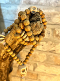 Sautoir Mala Géant en bois "Woody Skulls" | Collier Extra Long Bohème / gros plan